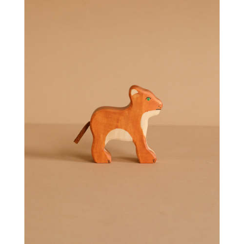 Holztiger Lion Cub