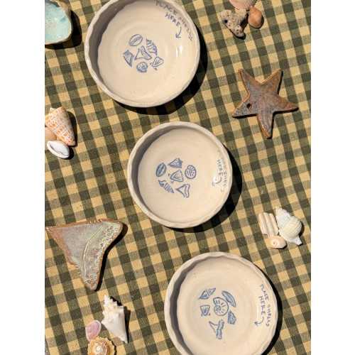 place shells here! trinket shell dish