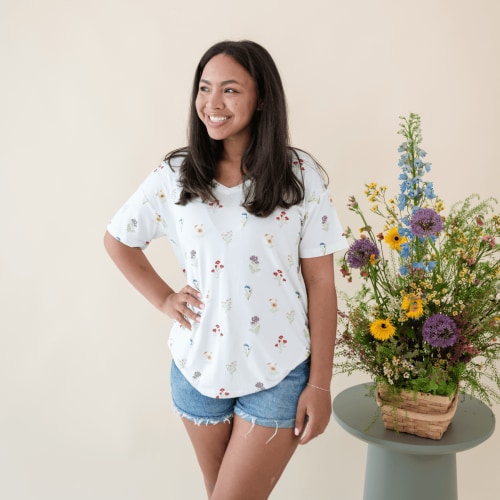 Women’s Relaxed Fit V-Neck in Wildflower