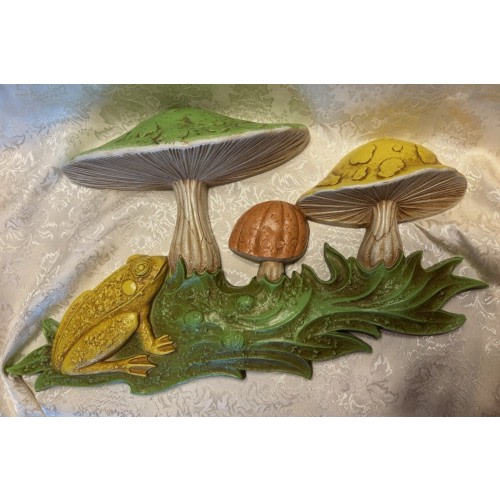 Large Vintage Mushrooms w/ Frog Wall Hanging from 1970 - 17" Dart Industries USA