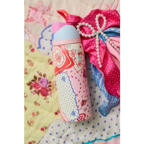 Owala UO Exclusive Hankies Print FreeSip 32 oz Water Bottle