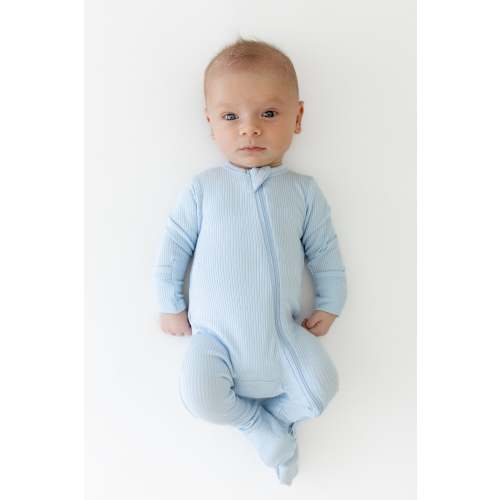 Ribbed Zipper Footie in Breeze