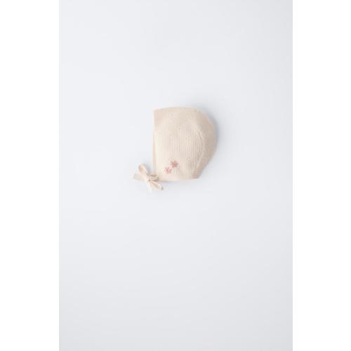 CONTRAST EMBROIDERED FLOWER KNIT BONNET - Mid-ecru | ZARA United States