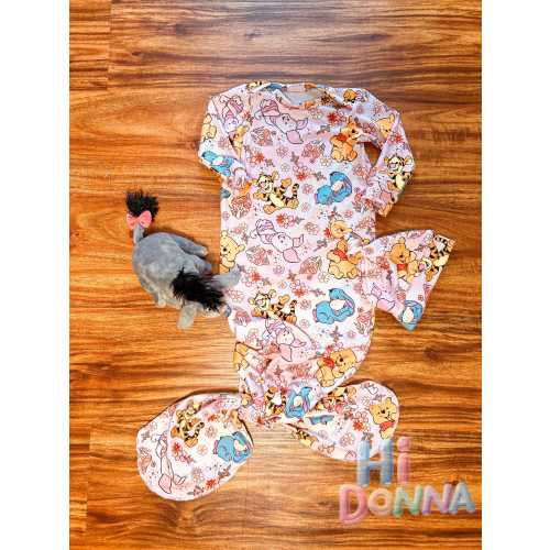 Honey Bear knotted Gown Set, Birth announcement// Newborn baby essentials// baby boy outfit// baby girl Sets// baby gifts// Eeyore