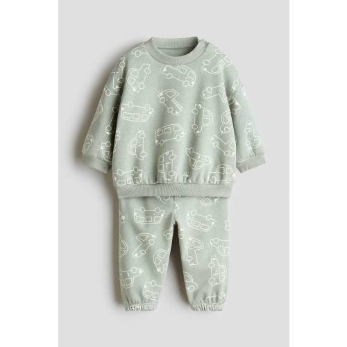 2-PIECE PRINTED SWEATSHIRT AND JOGGERS SET