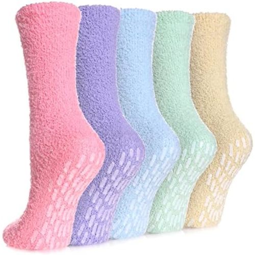 MQELONG Non Slip Hospital Socks with Grips for Women Winter Warm Cozy Fuzzy Slipper Soft Fluffy Sleep Socks