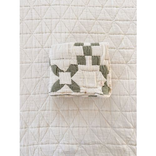 New Grain Cottage Baby Quilt - Basil – blue daisy