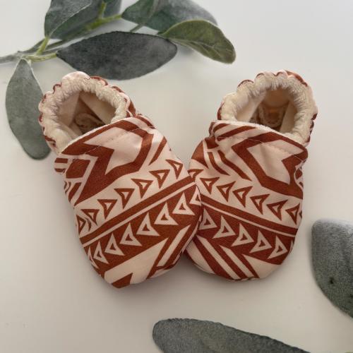 Samoan baby shoes, tan and cream, poly design, infant soft soles moccasin