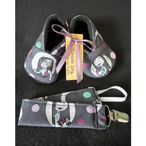 NWT Gift Set Nightmare Before Christmas Baby Booties Pacifier Clip 0-6 Mo Sally
