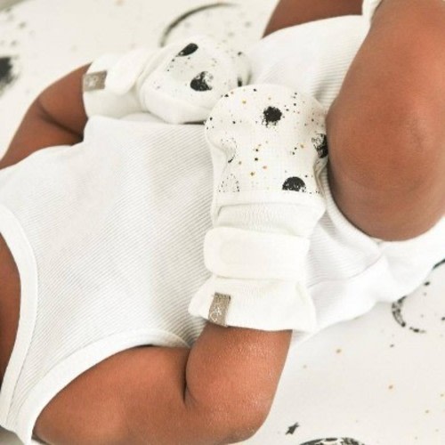 Goumi Baby Organic Cotton Moons Mittens and Boots - White/Gray/Black 0-3M