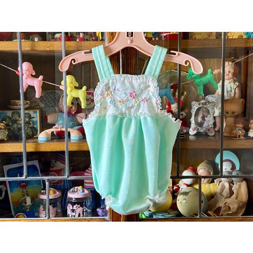 vintage Carter’s baby girl sun suit, mint green, embroidered flowers, 9 months