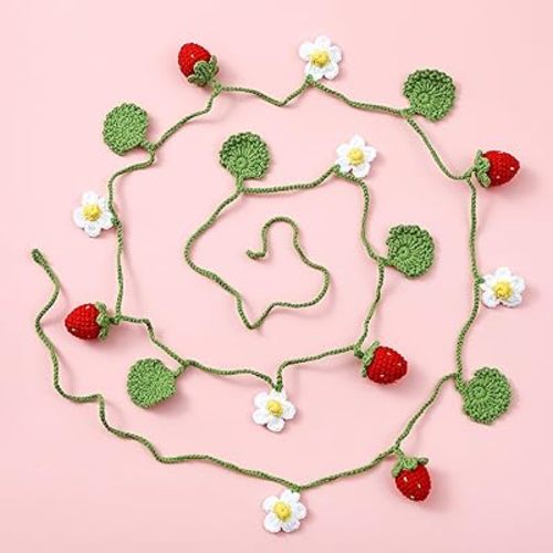 Handmade Crochet Strawberry Garland, Knitting Summer Strawberry Ornaments, Cute Strawberry and Daisy Banner for Birthday Gift, Baby Shower Party Supplies, Nursery, Bedroom, Fireplace, Home Wall Décor