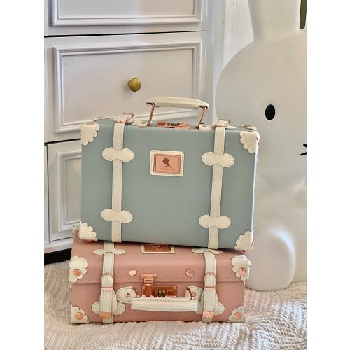 Baby keepsake trunk