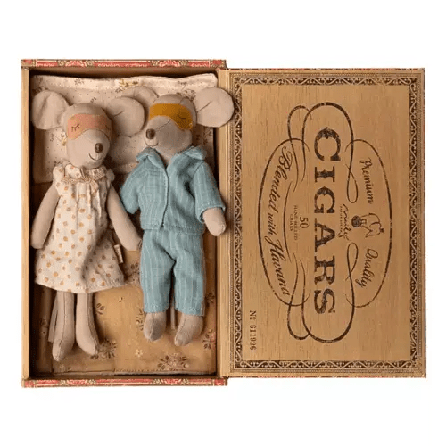 Brands We Love Mum & Dad in cigarbox by Janie and Jack