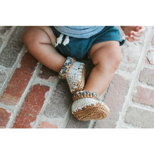 Gender Neutral Coming Home Outfit, Ivory Baby Moccasins, Hospital Booties, Unisex Newborn Clothes, Earthy Infant Moccs, Natural Baby Shoes