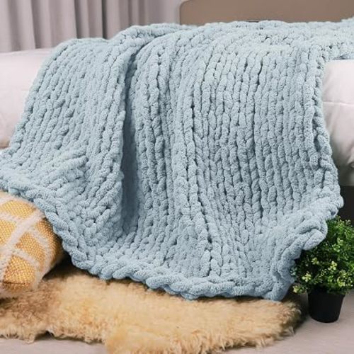 Carriediosa Chunky Knit Throw Blanket 50" x 60", 100% Hand Made, Light Blue