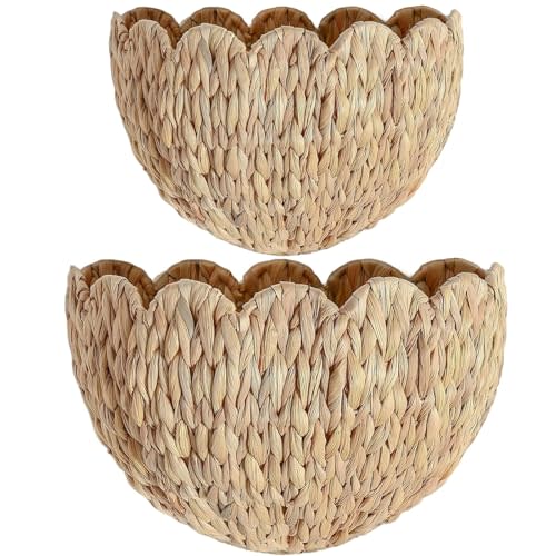 Scalloped Hanging Wicker Baskets for Wall, Scalloped Home Decor, Hanging Woven Rattan Wall Basket for Flowers Front Door Bathroom Storage (Water Hyacinth-Set of 2)