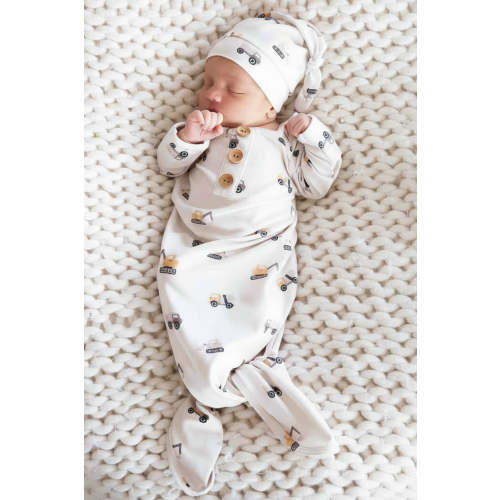 Newborn Baby Knot Gown & Hat Set | Little Builder