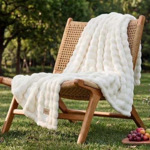 Bedsure 3D Bubble Blanket - GentleSoft White, Luxury Cozy All Seasons Throw, Ideal for Sofa Bedroom & Office AC Use, Great Birthday & Home Gift