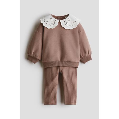 2-PIECE TOP AND LEGGINGS SET