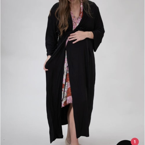 Robes in Black – Lila