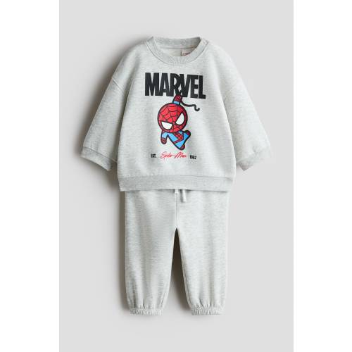 2-PIECE PRINTED SWEATSHIRT AND JOGGERS SET