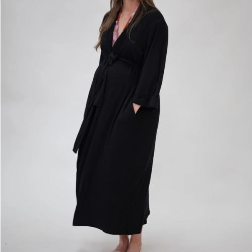 Robes in Black – Lila