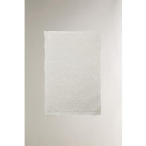 CHILDREN’S KNIT BLANKET