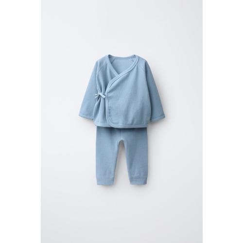 WRAP TOP AND EMBOSSED LEGGINGS SET - Bluish | ZARA United States