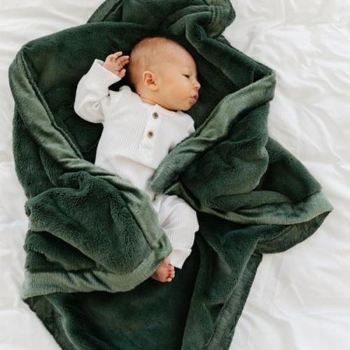 Hunter Lush Receiving Blanket – Saranoni