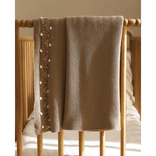 Knit blanket