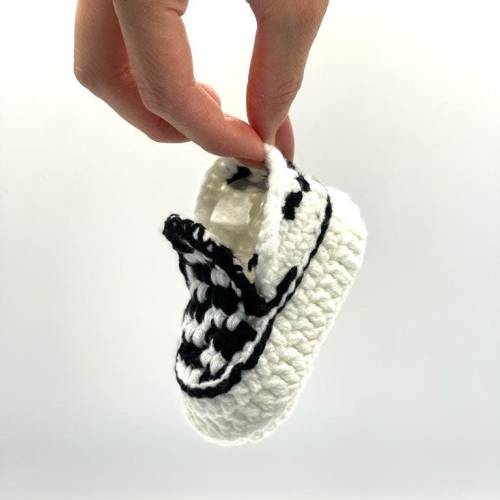 Handmade Baby Sneakers crocheted Baby Shoes VNS Classic