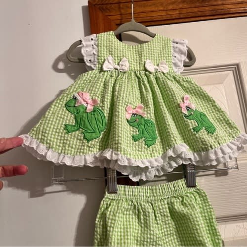 Baby Crew Seersucker Gingham Frog Appliqués, Eyelet Lace & Bows Dress 2pc Set