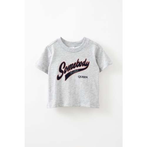 Queen Short Sleeve Graphic Print Tee