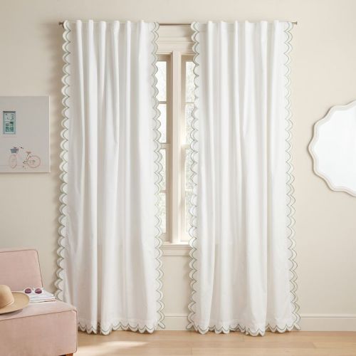 Scallop Trimmed Light-Filtering Curtain