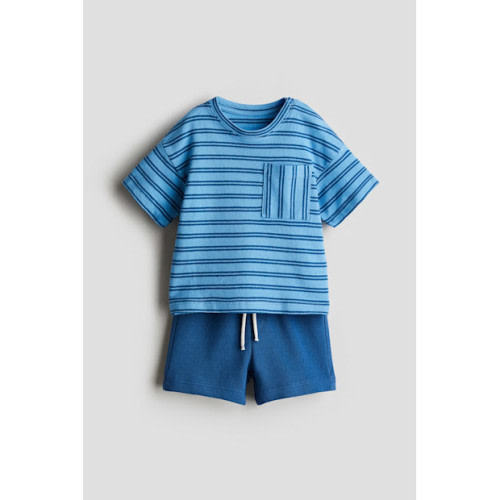 2-Piece T-Shirt and Sweatshorts Set