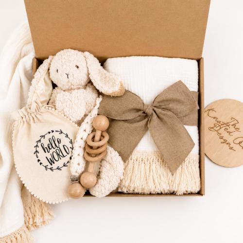 Baby gift set, Neutral gift box, Baby gift set, Baby Shower gift, New baby gift. handmade Knit baby blanket, gender reveal gift