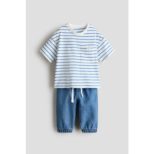 2-PIECE T-SHIRT AND JOGGERS SET