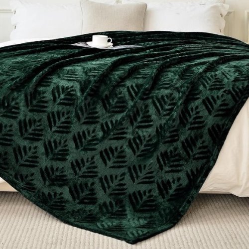 Soft Pine Tree Textured Throw Plush Blanket Dark Forest Green Leaf Velvet Velour