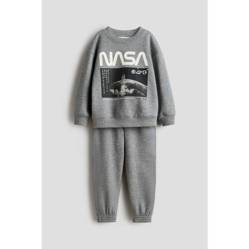 2-PIECE SWEATSHIRT AND JOGGERS SET