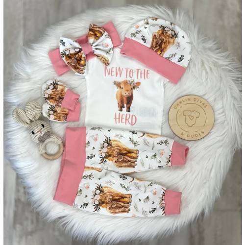Highland Cow Baby Girl Outfit: Newborn Coming Home Set