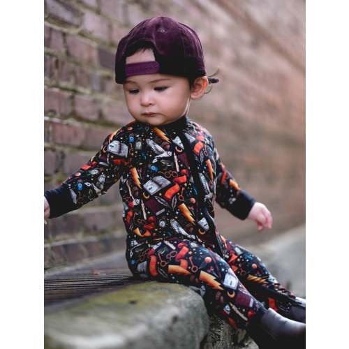 Midnight Mischief Snoozer – Fletch