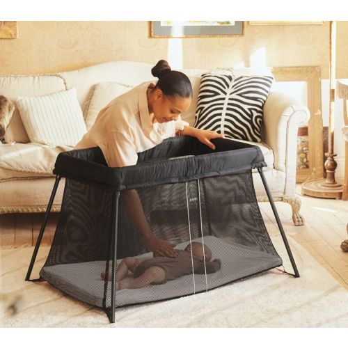 BABYBJÖRN Travel Crib Light & Crib Sheet
