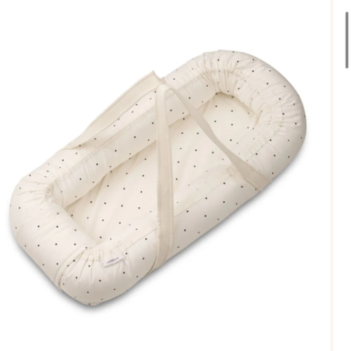 Gro Babylift and Baby Nest - Classic dot creme de la creme