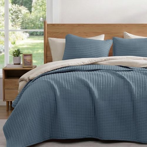 WRENSONGE Queen Quilt-3 Pieces Lightweight Bedspreads Oxford Blue Queen Size Quilt Bedding Set for All Seasons, Soft Summer Coverlet with 2 Pillow Shams Suitable for Bed & Couch