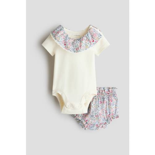 2-PIECE BODYSUIT AND BLOOMERS SET