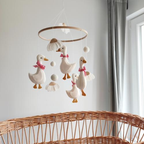 Goose baby nursery mobile .Baby mobile goose.Baby mobile neutral.Goose baby shower.Baby crib felt gosse.Baby shower gift