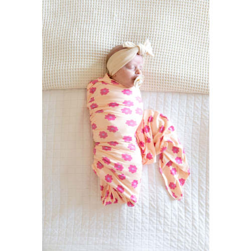 PINK DAISY | SWADDLE