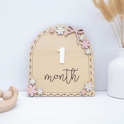 Baby Monthly Milestone Wooden Sign with Numbers and Stand – Natural Wood Milestone Board for Newborn Monthly Growth Photos – Cute 3D Flowers Photo Prop for Baby Milestone Memories (Daisy)