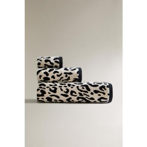 ANIMAL PRINT VELOUR BATH TOWEL - Sand / Black | ZARA United States